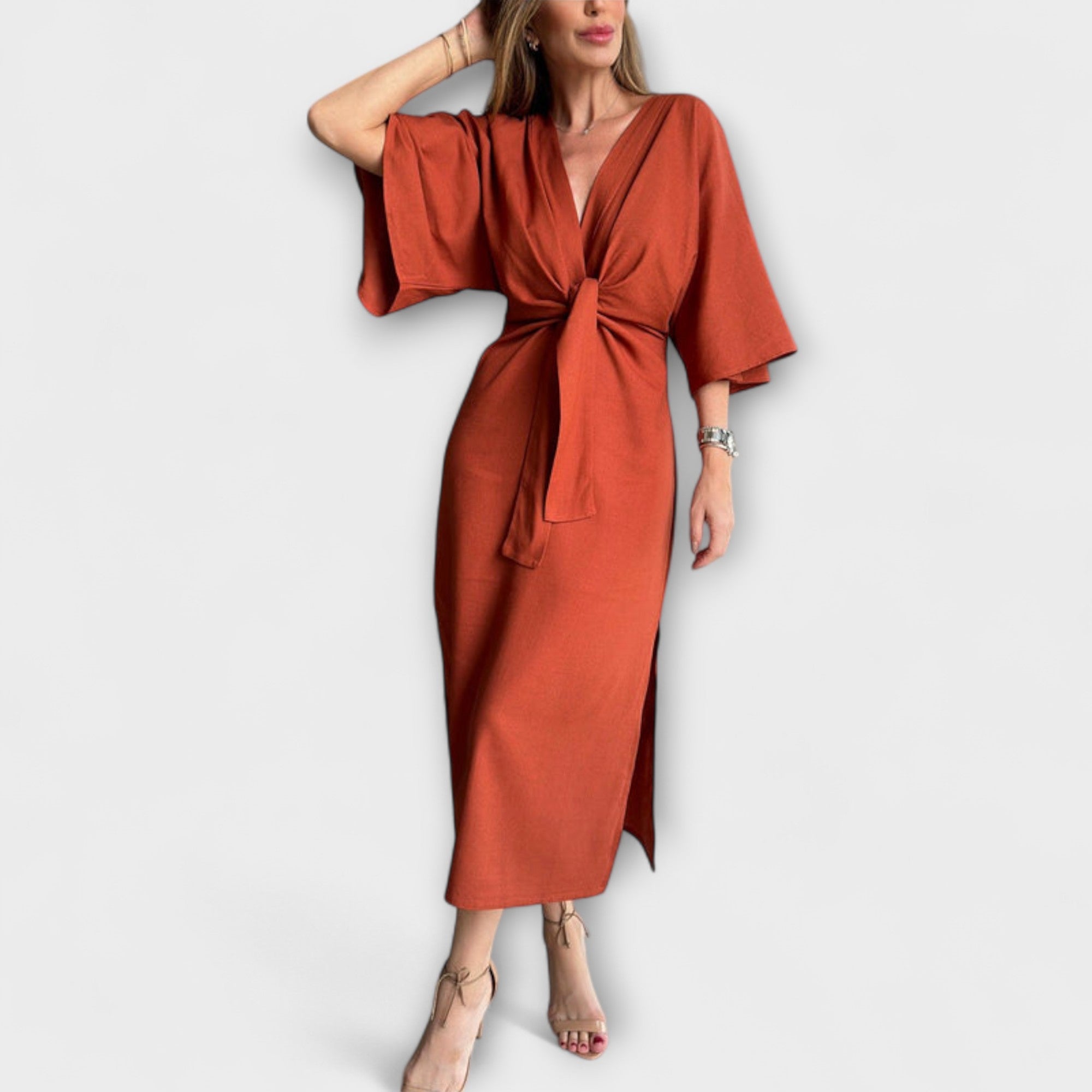 Holly - Lässiges Kleid mit V-Ausschnitt und Krawatte