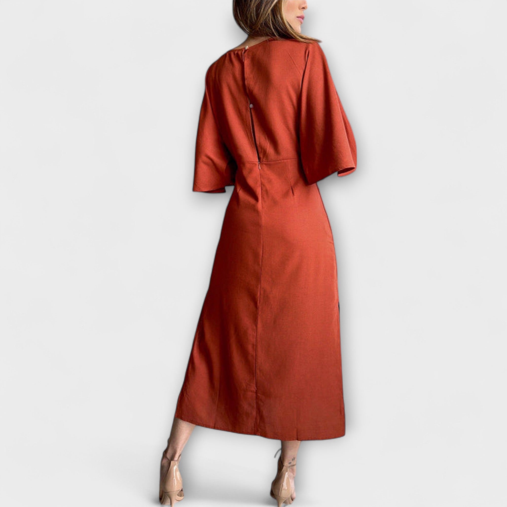 Holly - Lässiges Kleid mit V-Ausschnitt und Krawatte